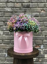 Цветочная композиция из Гипсофила и Розы в шляпной коробке в Шангале