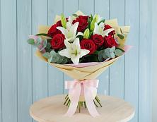 Букет цветов из:  Лилии и Розы в Шангале