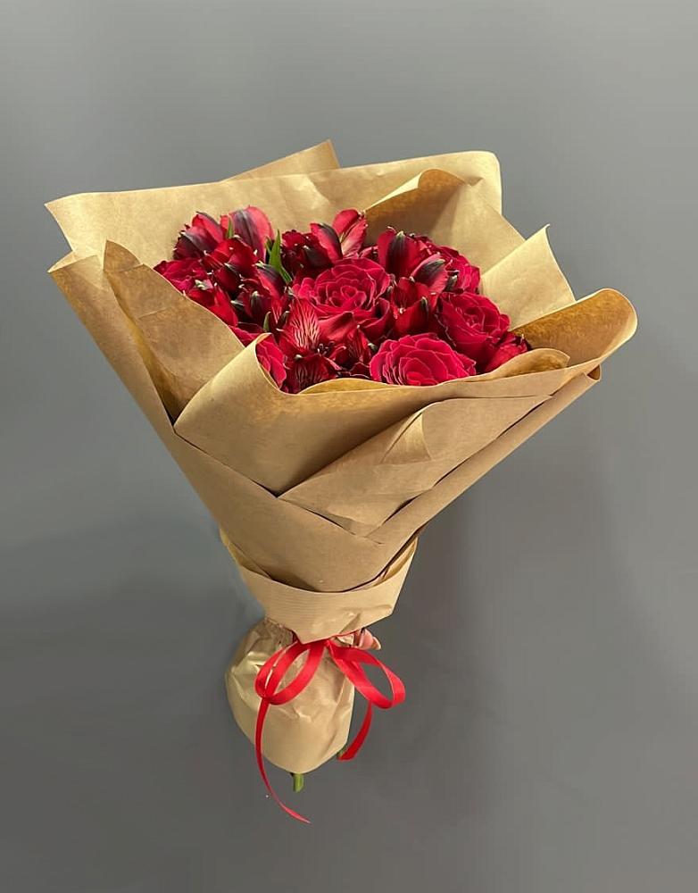 Букет цветов из: Альстромерии и Розы в Шангале