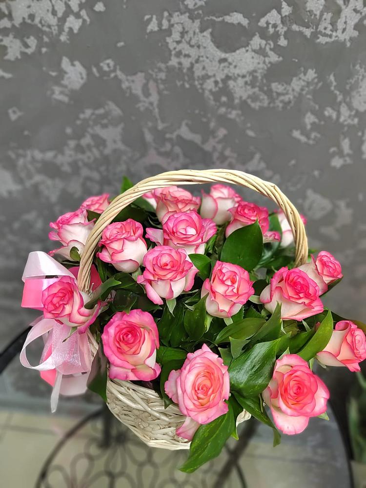 Цветочная композиция из Розы в корзине в Шангале