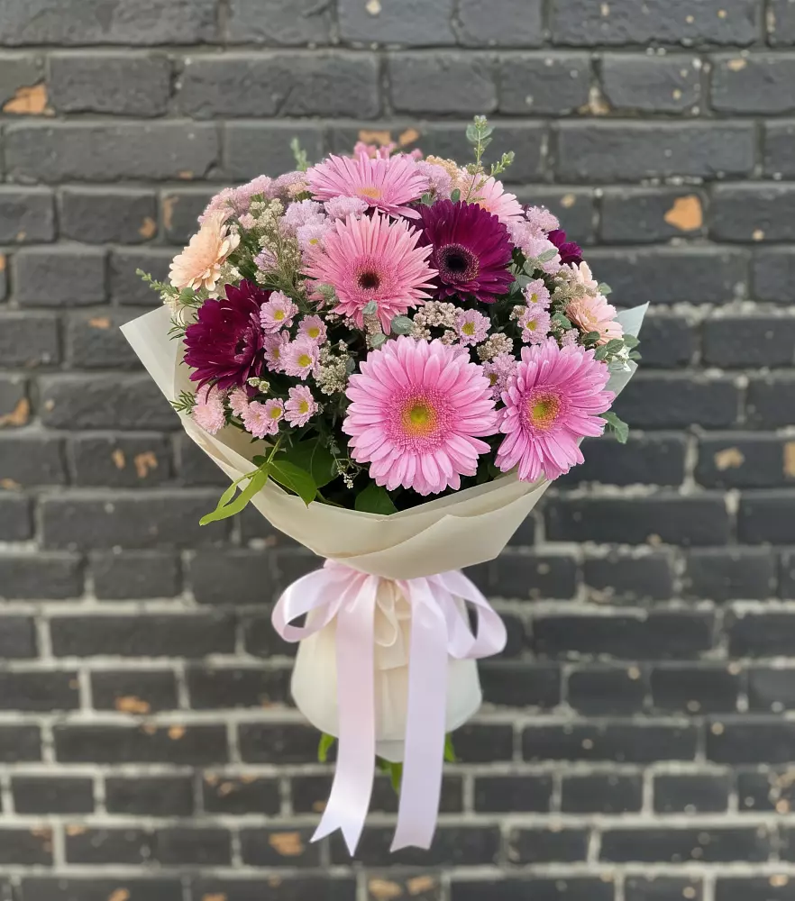 Букет цветов из: Герберы и Хризантемы в Шангале