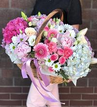 Композиция солнечный день в Шангале Цветочная композиция из Розы, Хризантемы, Пионы и Лизиантусы в корзине в Шангале