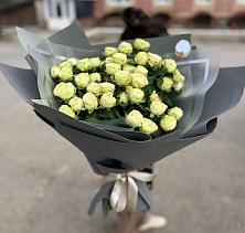 Букет Белые кустовые розы Солинеро в Шангале