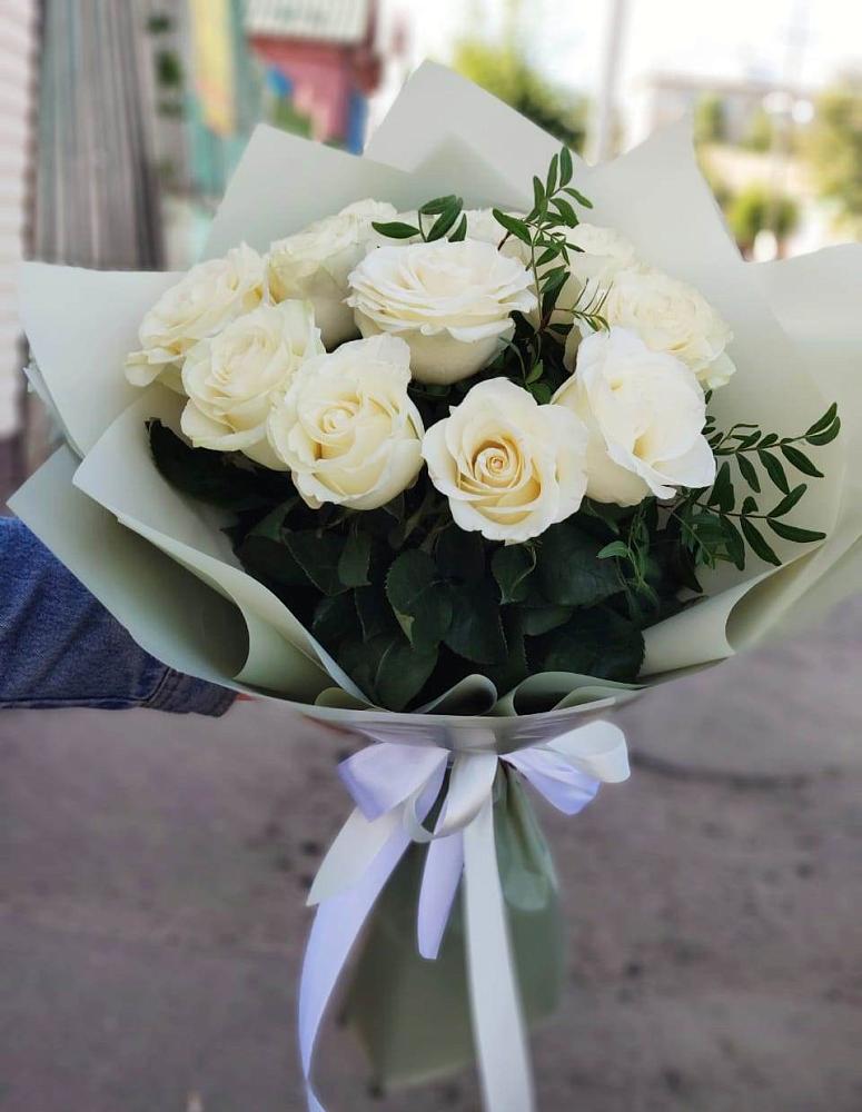 Букет Белые розы Проуд в Шангале