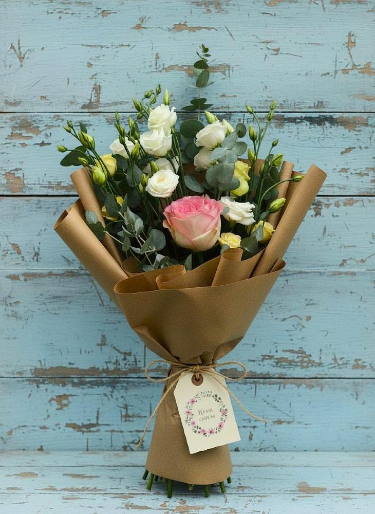 Букет цветов из: Розы и Лизиантусы в Шангале