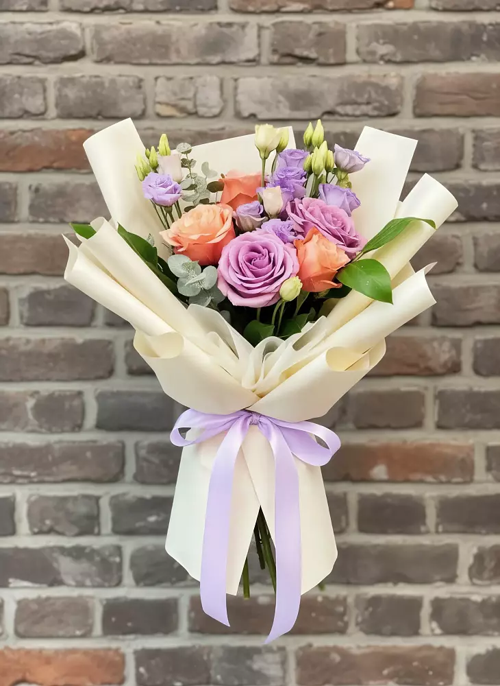 Букет цветов из: Лизиантусы и Розы в Шангале