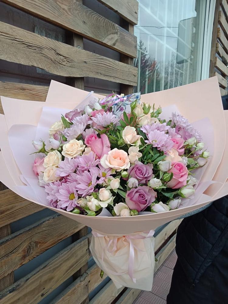 Букет цветов из: Розы и Хризантемы в Шангале