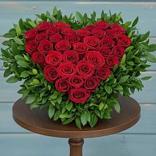 Цветочная композиция из Розы в виде сердца в Шангале