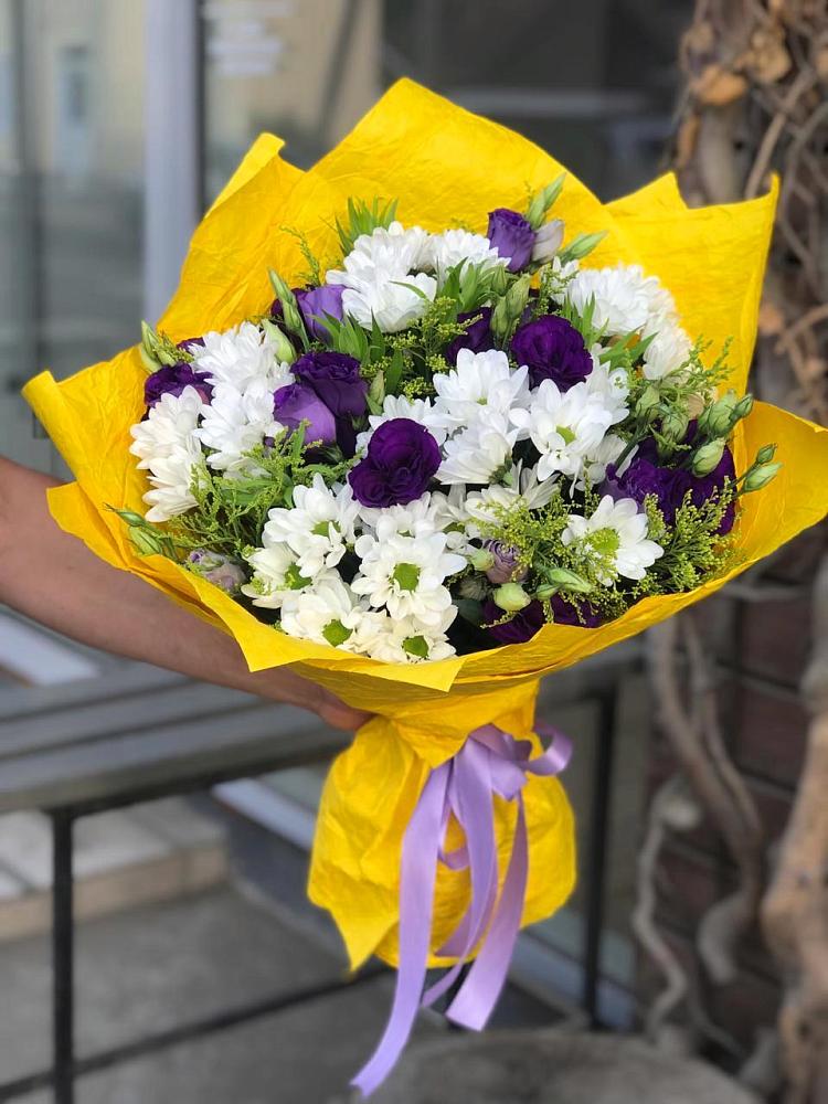 Букет цветов из: Ирисы, Хризантемы и Ромашки в Шангале