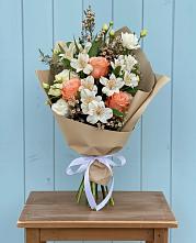 Букет цветов из:  Альстромерии, Лизиантусы, Розы и Хризантемы в Шангале