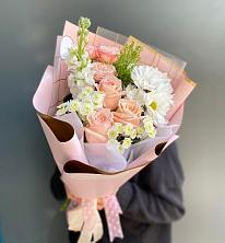 Букет цветов из:  Хризантемы и Розы в Шангале