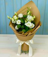 Букет цветов из:  Хризантемы и Лизиантусы в Шангале