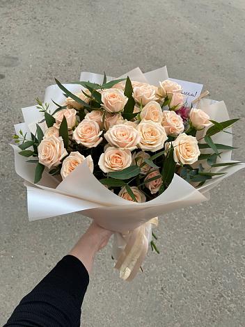 Букет Кремовые розы Латте в Шангале