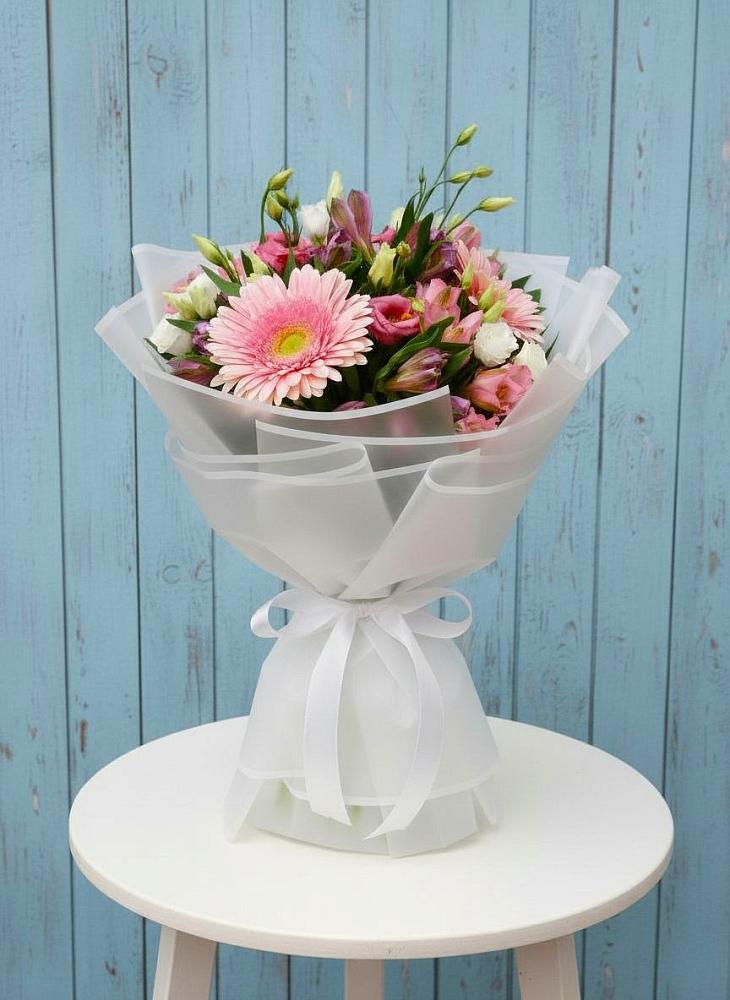 Букет цветов из: Герберы, Альстромерии и Лизиантусы в Шангале