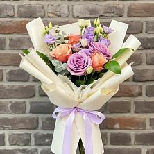 Букет цветов из:  Лизиантусы и Розы в Шангале