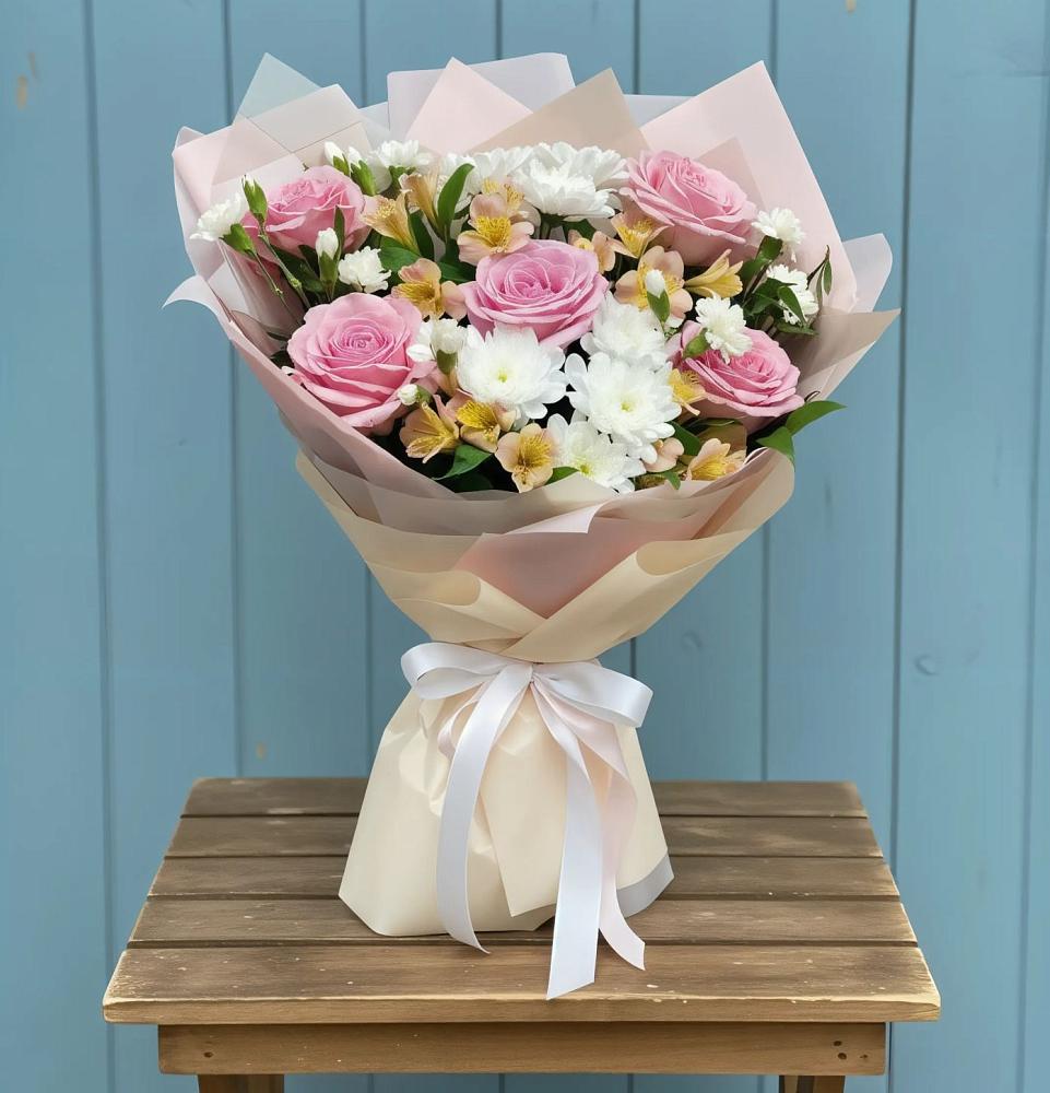 Букет цветов из: Гвоздики, Орхидеи и Розы в Шангале