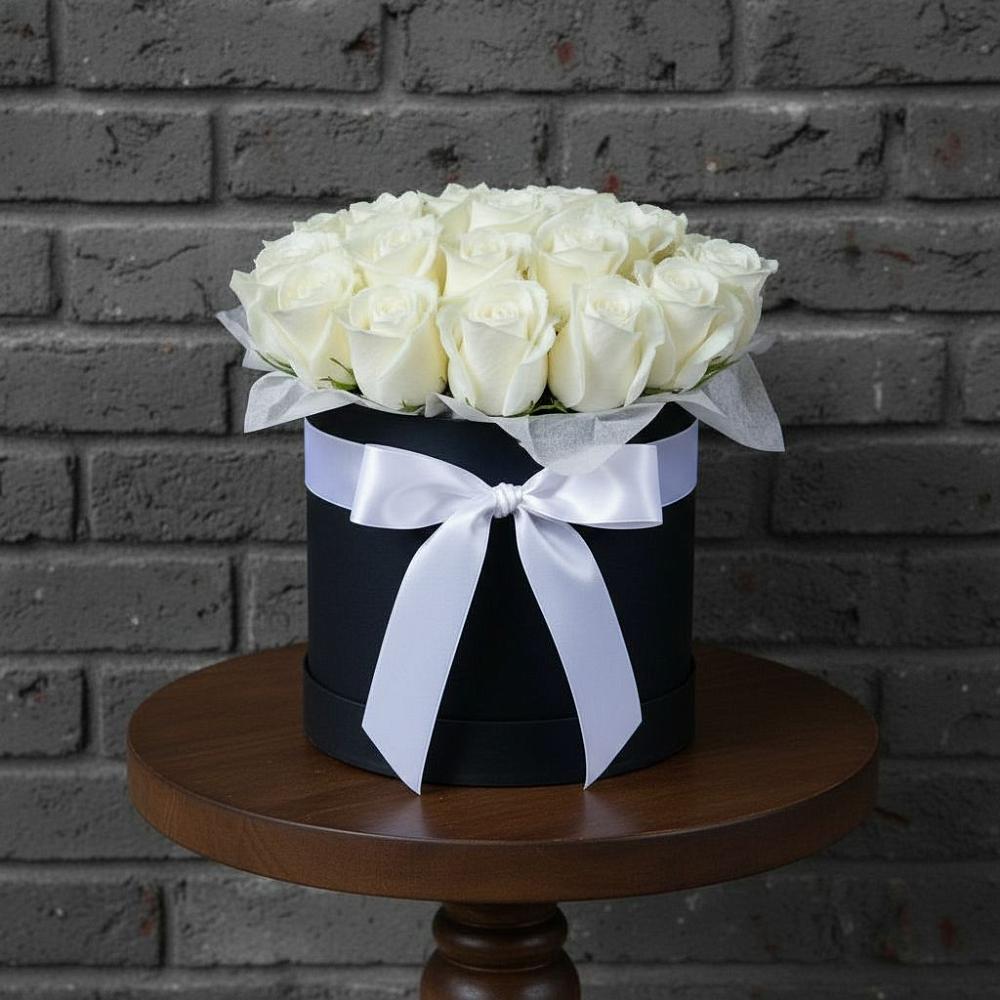 Цветочная композиция из Розы в шляпной коробке в Шангале