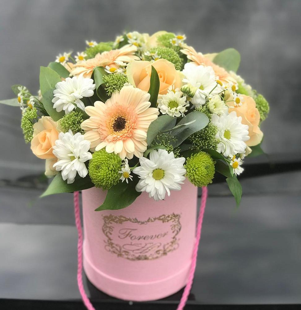 Цветочная композиция из Розы, Герберы и Хризантемы в шляпной коробке в Шангале