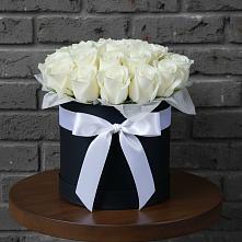 Цветочная композиция из Розы в шляпной коробке в Шангале